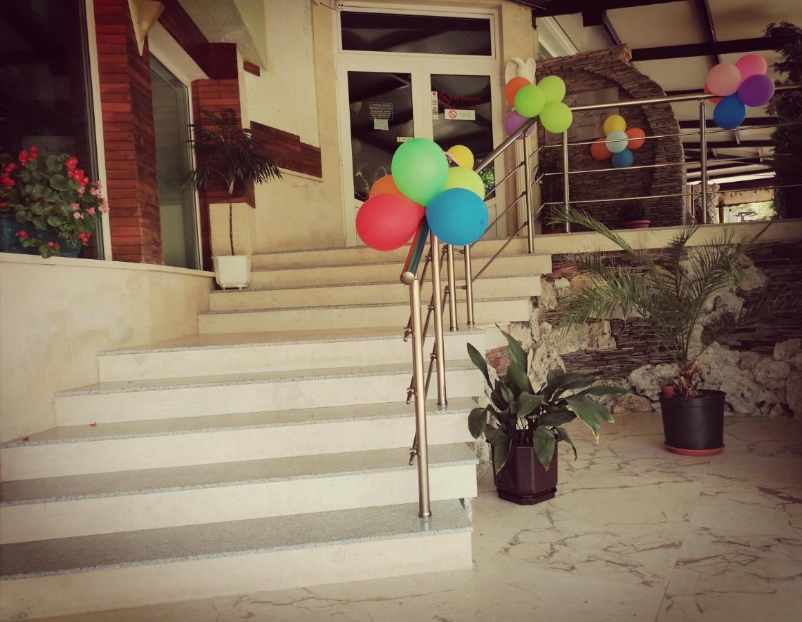 Discret Hotel & Restaurant Vladaya Exterior photo