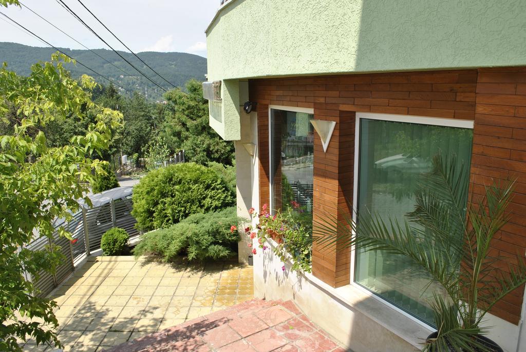 Discret Hotel & Restaurant Vladaya Exterior photo