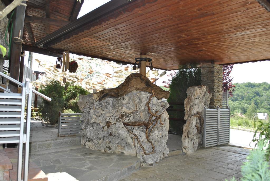 Discret Hotel & Restaurant Vladaya Exterior photo