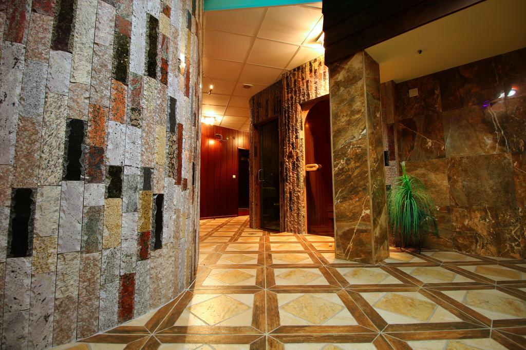 Discret Hotel & Restaurant Vladaya Exterior photo