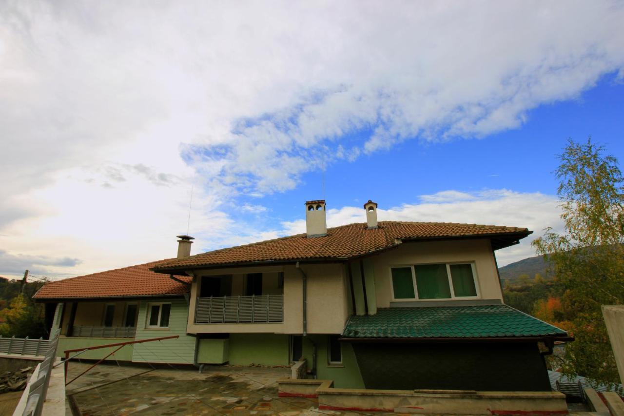 Discret Hotel & Restaurant Vladaya Exterior photo